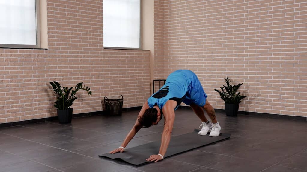 am_ch_27_pike_pushup.00_00_08_18.Still001