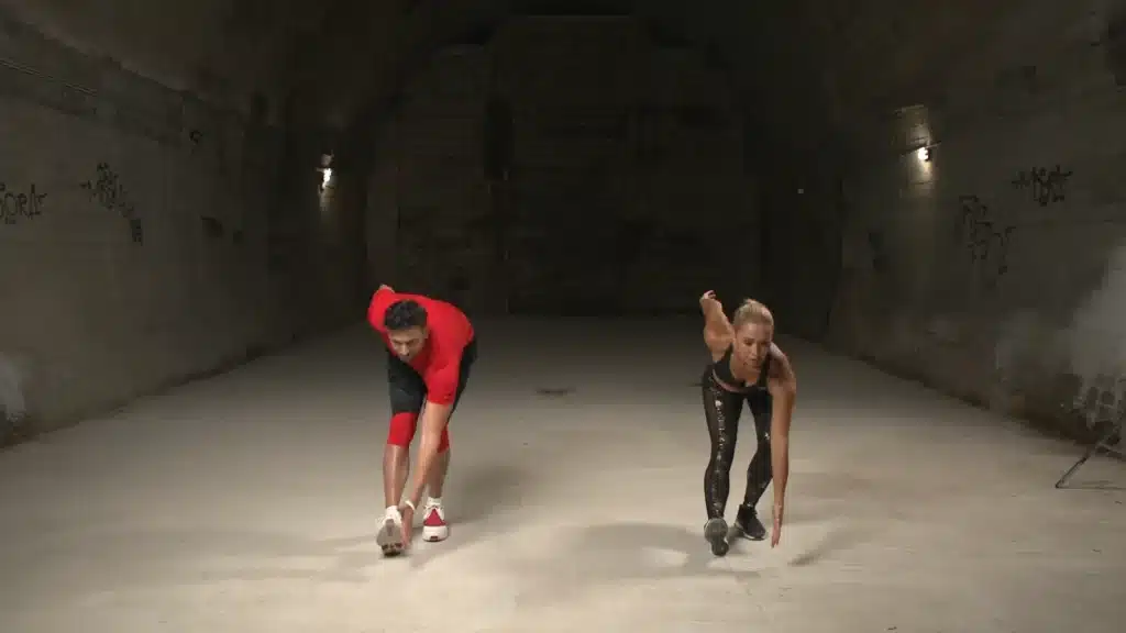 Hamstring-stretch-on-heels-0-13-screenshot