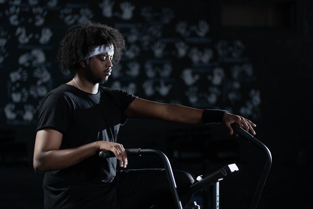 Photo by cottonbro studio Man in Black Activewear Exercising
