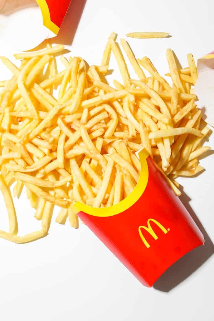 How Mindless Munching Sabotages Your Dieting Efforts